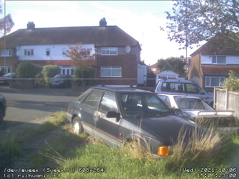 Movement on Chessington suburbia exterior (front) at 2021-10-06 14:07:18