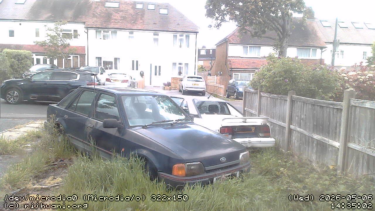Movement on Chessington suburbia exterior (front) at 2026-05-06, 13:07:44