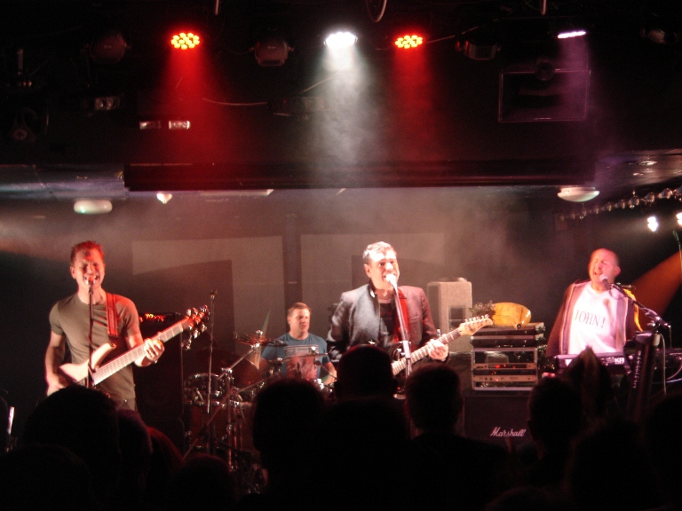 Celebr8.2, Frost* on stage in full swing